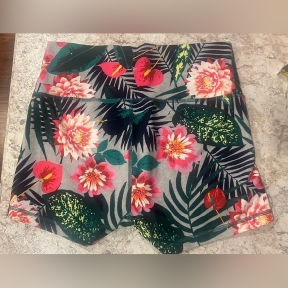 Women Old Navy Active Bike Shorts Floral Large - Picture 8 of 9